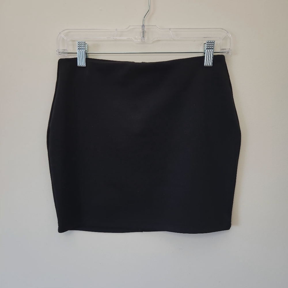 Forever 21 Skirt Black Fitted Mini Short Rear Gold Color Zipper Mid Rise Size S